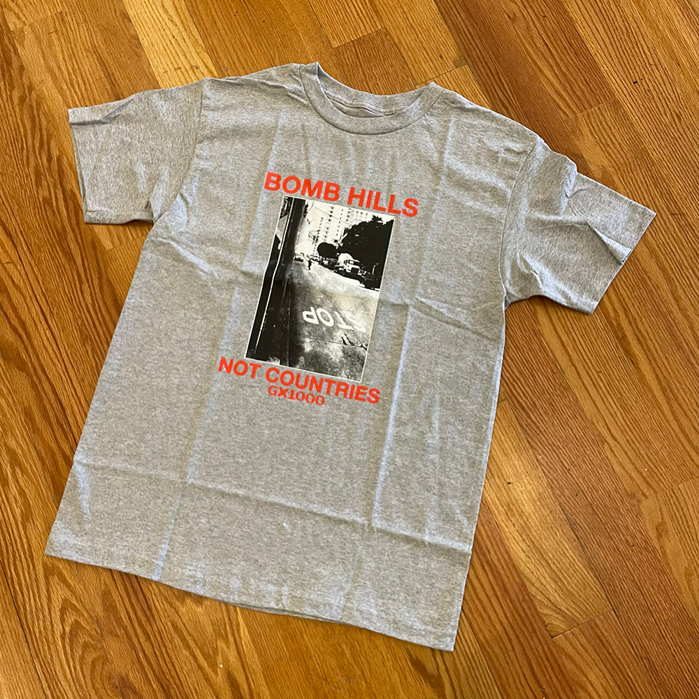 BOMB HILLS NOT COUNTRIES TEE (GRAY/RED)