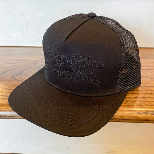EMBROIDERED EAGLE SNAPBACK TRUCKER HAT