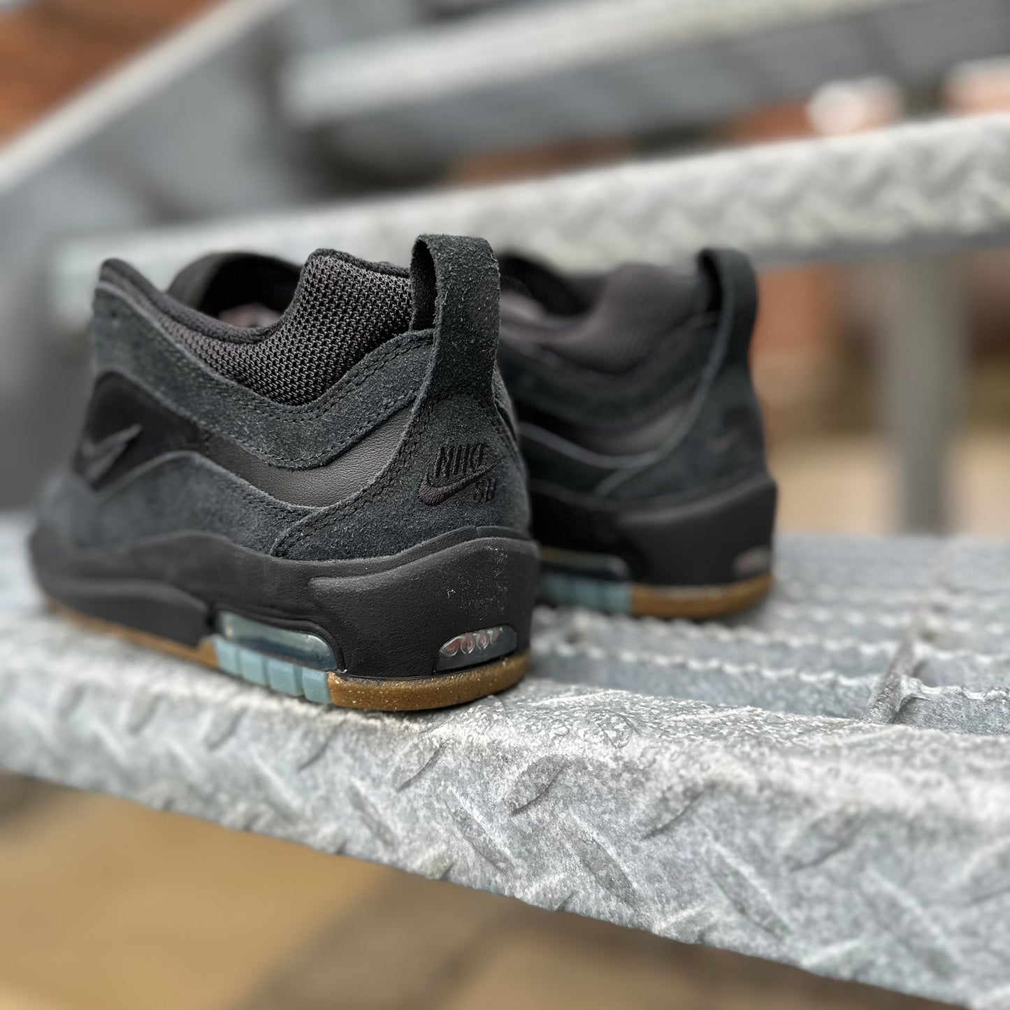 AIR MAX ISHOD (BLACK)