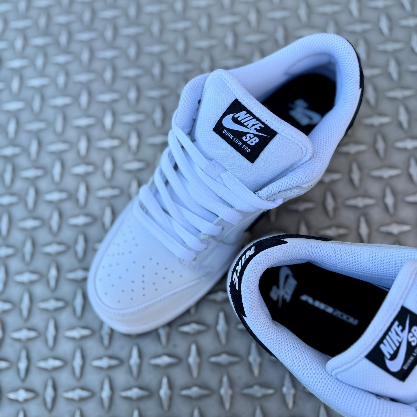 DUNK LOW PRO (WHITE/BLACK)