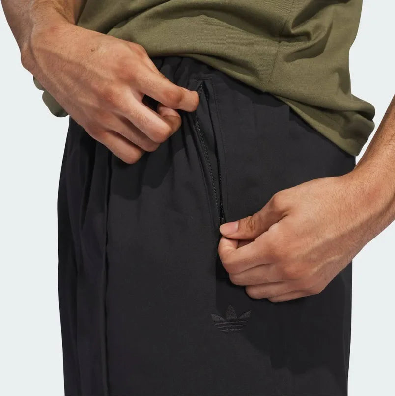 SKATEBOARDING PINTUCK PANT