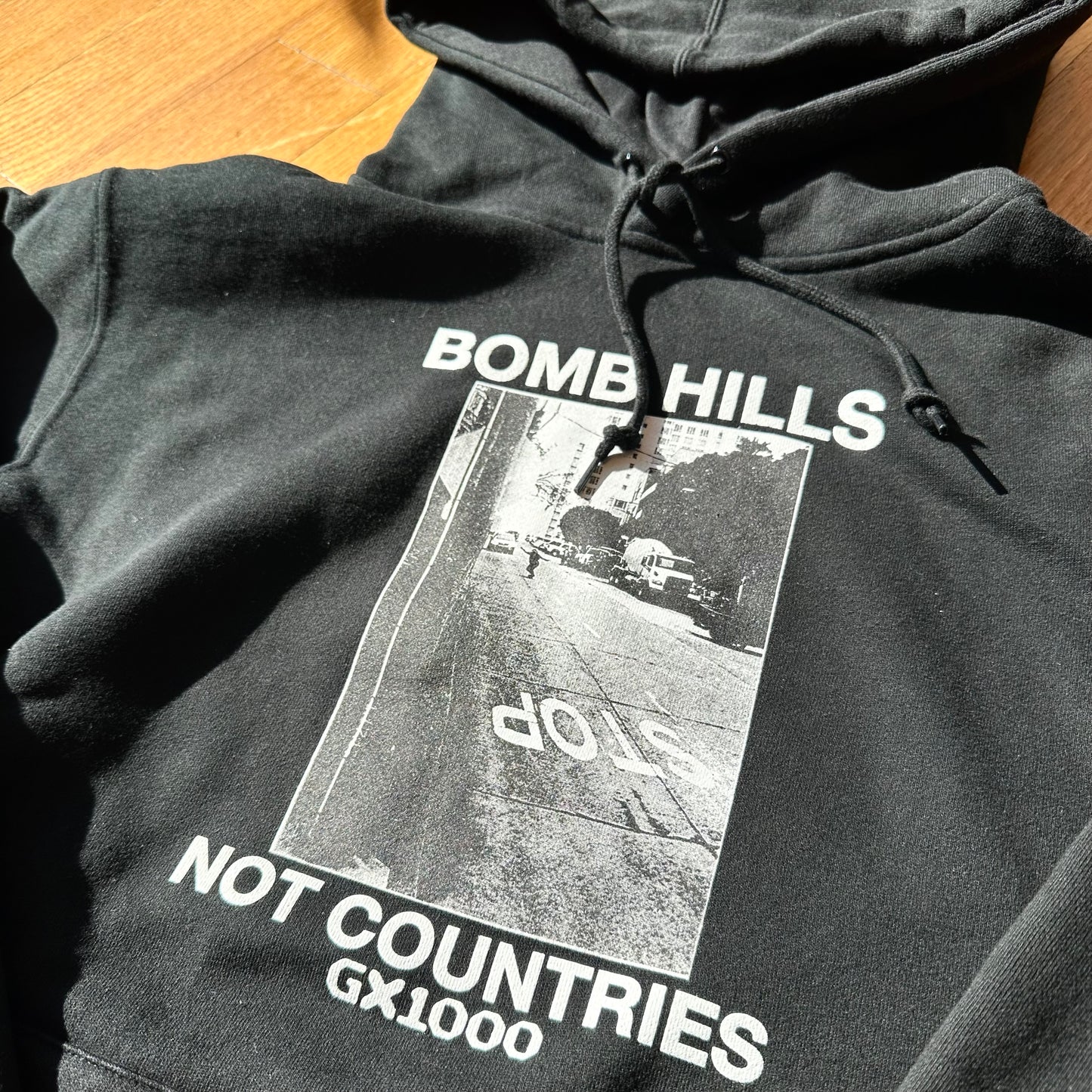 BOMB HILLS NOT COUNTRIES HOODIE (BLACK)