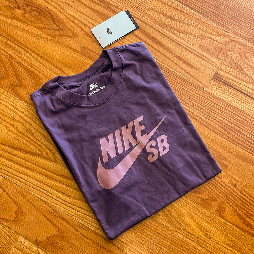 DARK RAISIN SB LOGO TEE