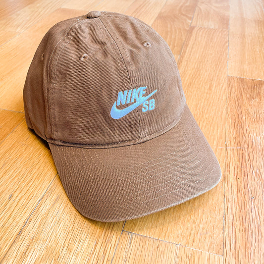 CLUB UNSTRUCTURED CAP (LT BRITISH TAN/WHITE)