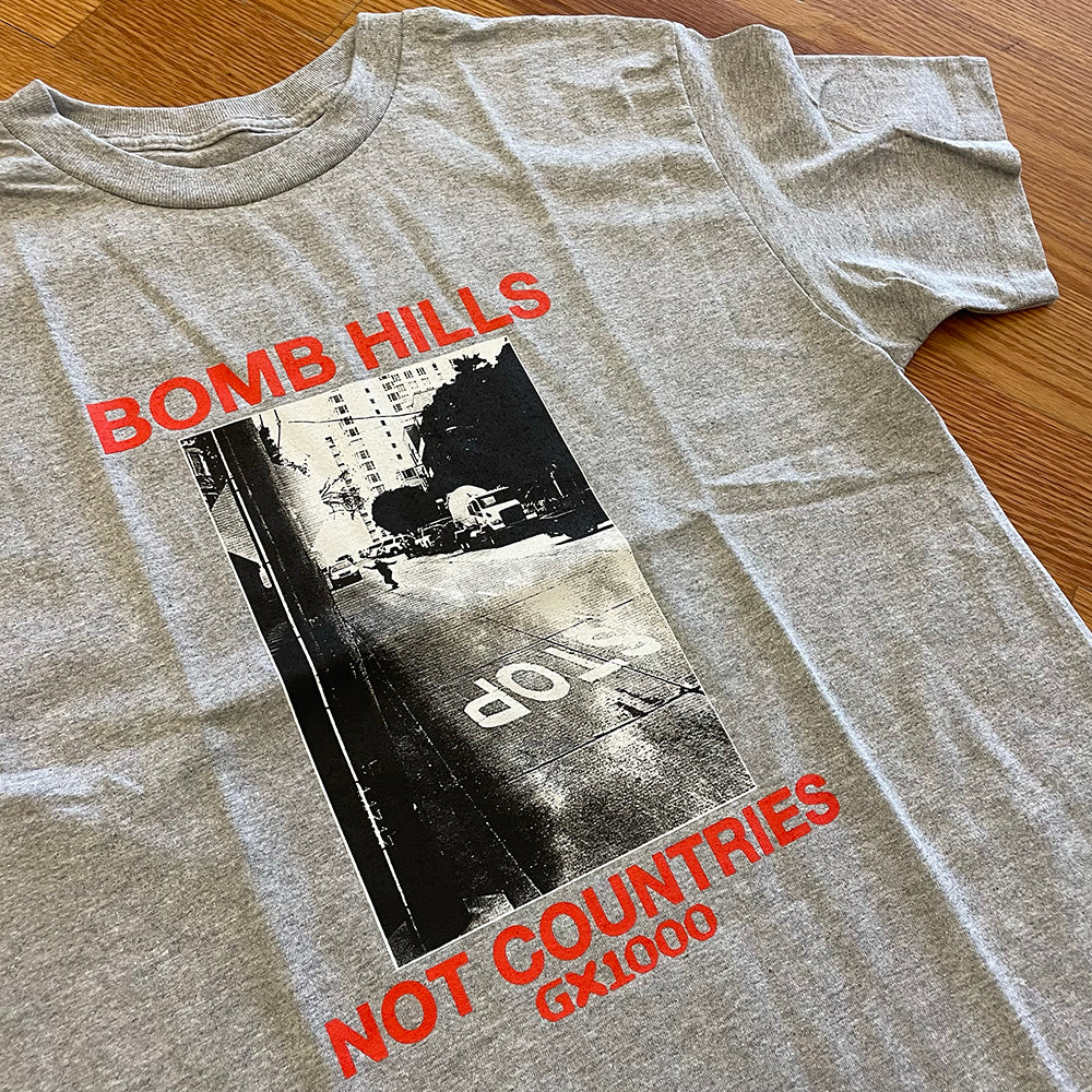 BOMB HILLS NOT COUNTRIES TEE (GRAY/RED)