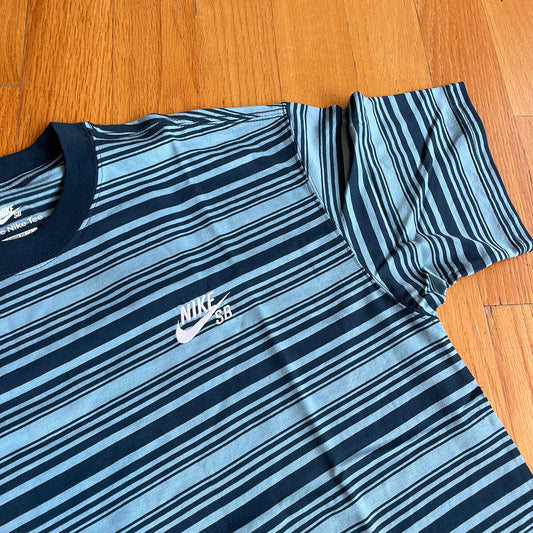 MAX90 STRIPED TEE (DENIM TURQUOISE)